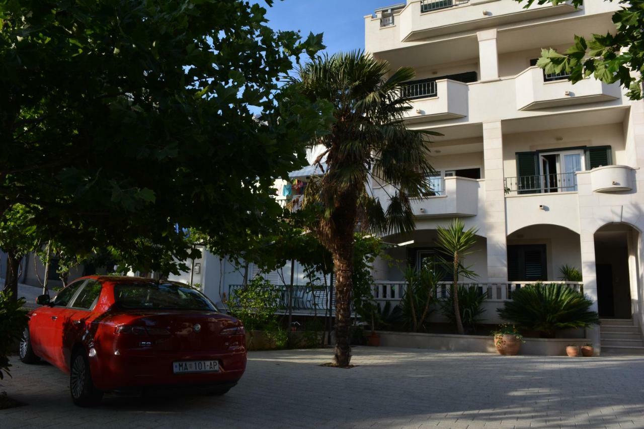 Apartments Villa Lili Tučepi Exterior foto
