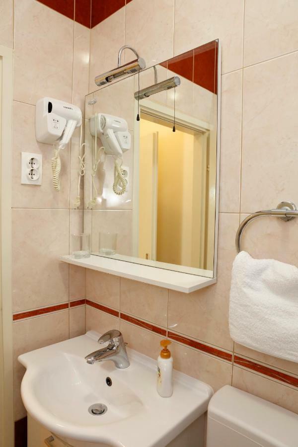 Apartments Villa Lili Tučepi Quarto foto